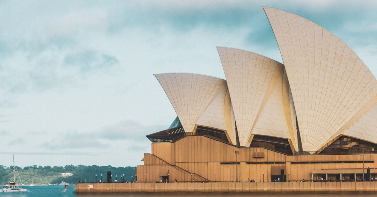 a profile perspective of the Sydney opera house