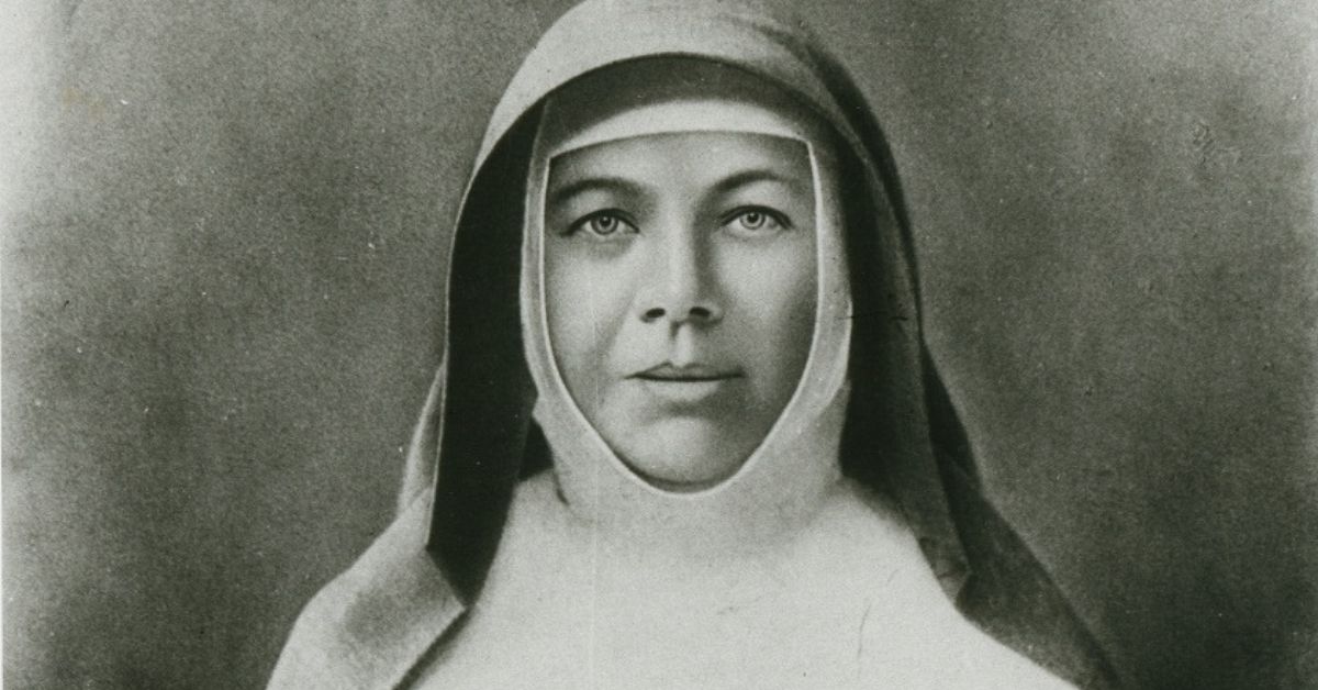 black and white portrait of mary mackillop taken sometime in 1870